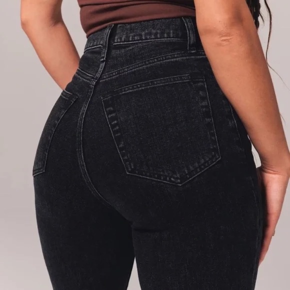 NEW Abercrombie The 90s Straight Ultra High Rise Black Jeans Size 34 Short - Picture 2 of 11